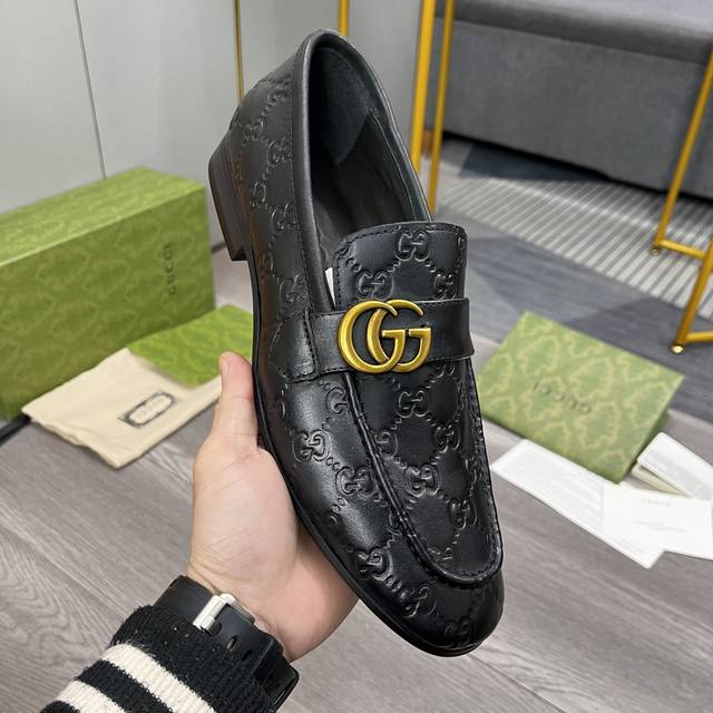 出厂价 - Gucci 古奇 男款乐福鞋！正品开模马衔扣 鞋柜必备的经典款 ！上脚特别的秀气！这款古奇原版是套楦的做法，我们也和专柜一致！所以在楦型和舒适度上更