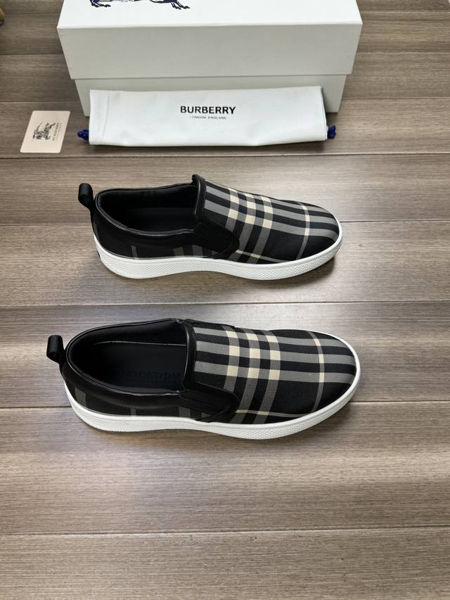 Burberry 巴宝莉 -高端品质 原单 -鞋面：进口品牌图腾布匹、后跟品牌织带装饰 -内里：水染牛皮 -大底：超轻tpr橡胶; 双色成型大底 -超高品控 做