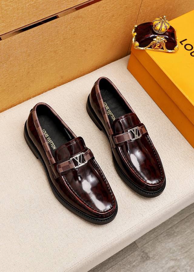 商品商标：Louis Vuitton 路易威登 休闲皮鞋 正码码数 38-44 45订制 商品材料：精选 进口头层开边珠小牛皮鞋面+奢华五金扣，进口头层牛皮内里