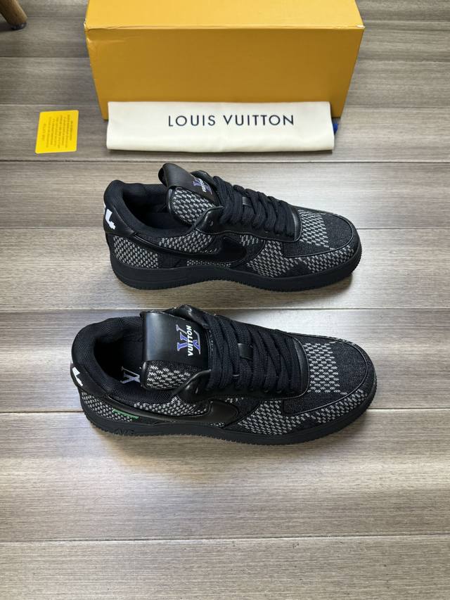 Louis Vuitton 路易威登 -高端品质 原单 -鞋面：进口品牌图腾布匹、车滚边工艺、鞋身;车缝品牌图腾 -内里：帆布内里 -大底：超轻tpr 橡胶；成