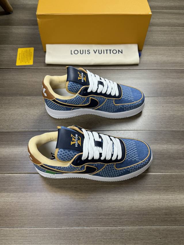 Louis Vuitton 路易威登 -高端品质 原单 -鞋面：进口品牌图腾布匹、车滚边工艺、鞋身;车缝品牌图腾 -内里：帆布内里 -大底：超轻tpr 橡胶；成