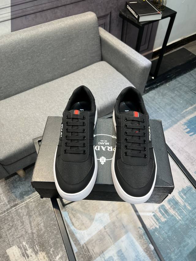 Prada 普拉达 休闲鞋 正码码数 38-44 45可定做 商品材料：精选 牛皮配透气网鞋面 羊皮内里 原版大底