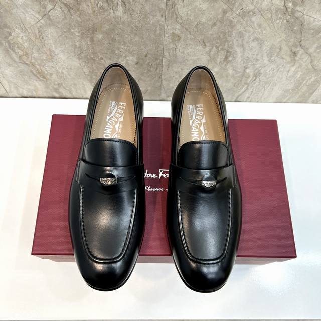 原版真皮大底 品牌：Ferragamo 菲拉格慕 标准码：男码39–44 38 45定做 等级：官网同款 顶级原单 材料：原版顶级牛皮 胎牛皮内里 原版真皮大底