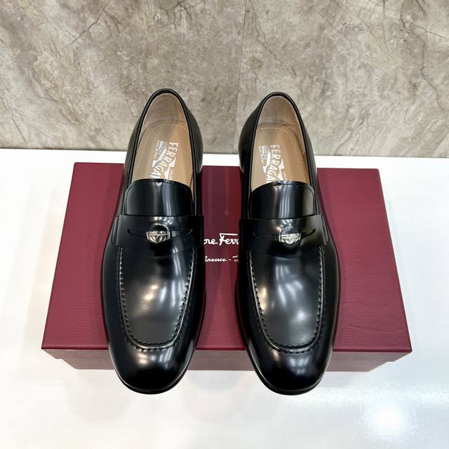 原版真皮大底 品牌：Ferragamo 菲拉格慕 标准码：男码39–44 38 45定做 等级：官网同款 顶级原单 材料：原版顶级牛皮 胎牛皮内里 原版真皮大底