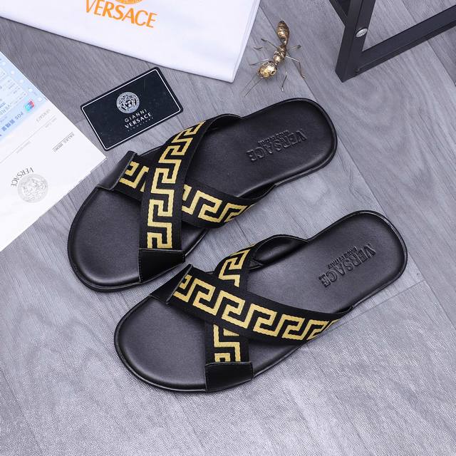 商品商标：Versace 范思哲 拖鞋 正码码数 38-45 商品材料：精选织带拼接牛皮鞋面 橡胶大底