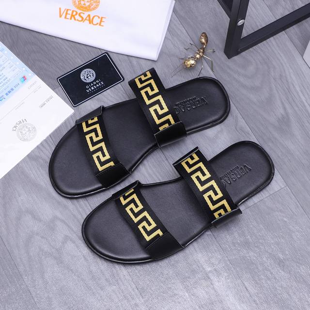 商品商标：Versace 范思哲 拖鞋 正码码数 38-45 商品材料：精选织带拼接牛皮鞋面 橡胶大底