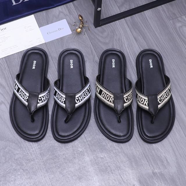 商品商标：Dior 迪奥 拖鞋 正码码数 38-45 商品材料：精选印花透气鞋面 脚底皮里 橡胶大底