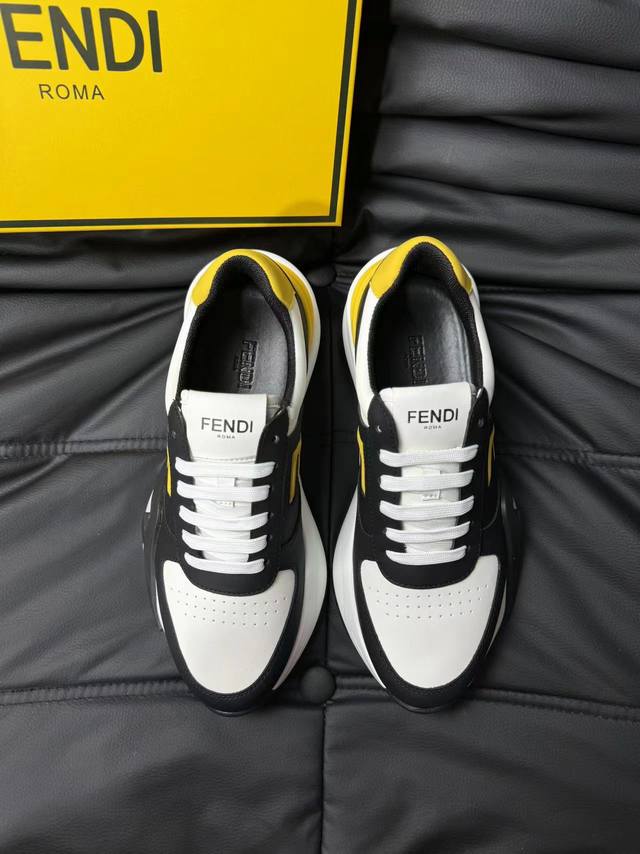 实价 Fendi 芬迪男士新款系带运动鞋出货，采用近几年比较流行的版型设计，外观时尚大气。由高科技布料拼接绒面皮革打造，Framilon嵌饰，鞋身运用简洁的色彩