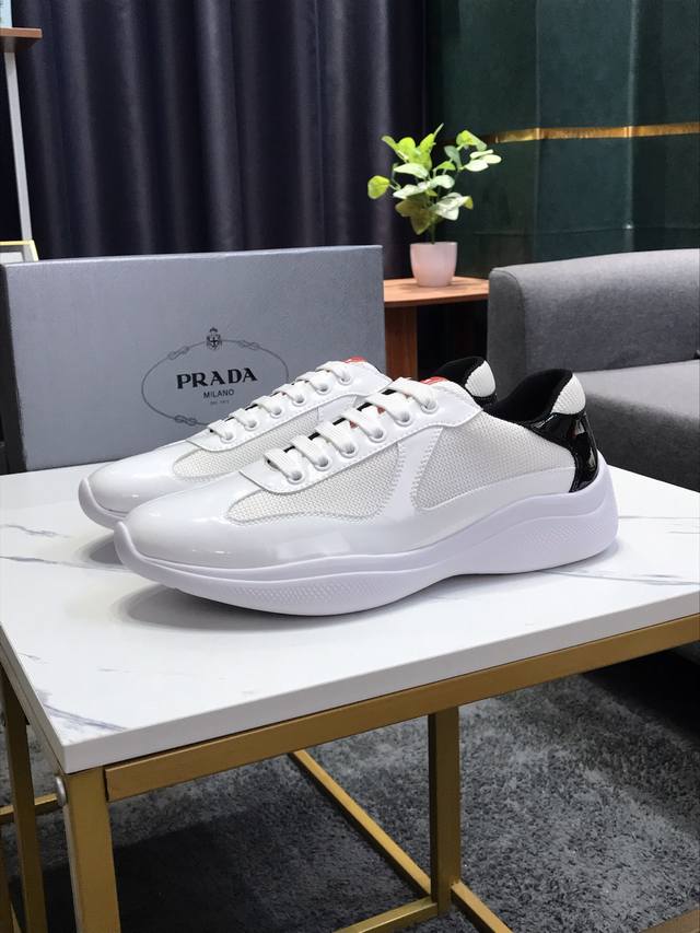 实价 Prada 普拉达 运动男鞋高端品牌，新款上市，上图必卖 顶级奢侈品牌，最新時尚运动休闲男鞋，潮流百搭之款，鞋面进口涂鸦漆皮拼接网布加牛皮垫脚超精细做工，