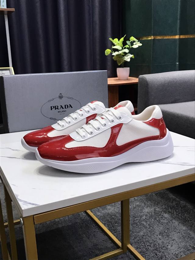 实价 Prada 普拉达 运动男鞋高端品牌，新款上市，上图必卖 顶级奢侈品牌，最新時尚运动休闲男鞋，潮流百搭之款，鞋面进口涂鸦漆皮拼接网布加牛皮垫脚超精细做工， - 点击图像关闭