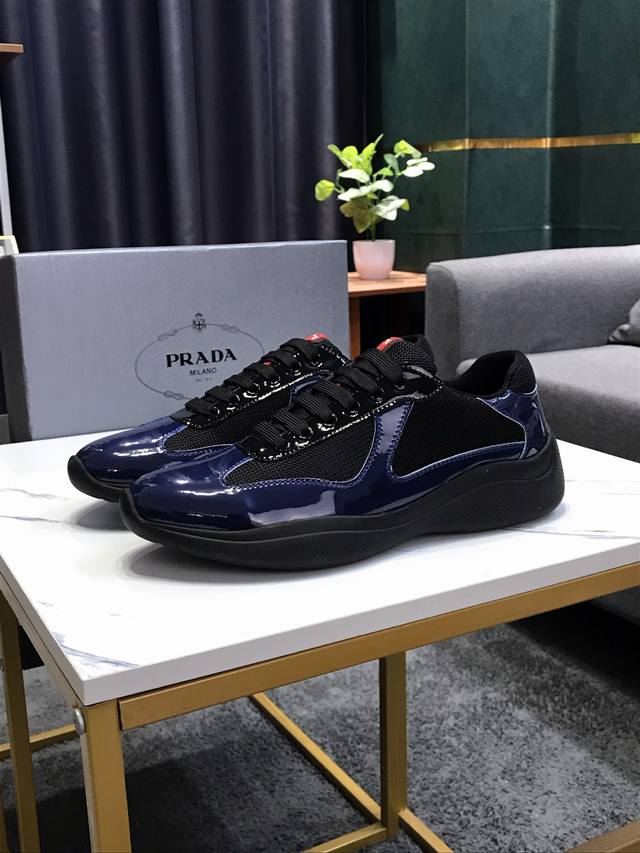 实价 Prada 普拉达 运动男鞋高端品牌，新款上市，上图必卖 顶级奢侈品牌，最新時尚运动休闲男鞋，潮流百搭之款，鞋面进口涂鸦漆皮拼接网布加牛皮垫脚超精细做工， - 点击图像关闭