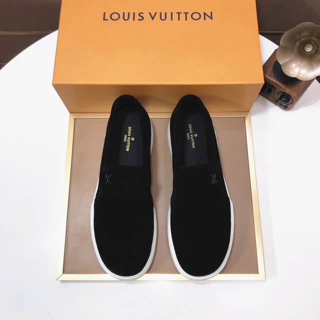 工厂批 Louis Vuitton 新款原单lv路易威登 * 顶级版本 Lv经典潮鞋！选用进口原厂lv布料滴胶面 透气牛皮内里.原版耐磨橡胶发泡大底！高品质精品