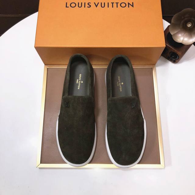 工厂批 Louis Vuitton 新款原单lv路易威登 * 顶级版本 Lv经典潮鞋！选用进口原厂lv布料滴胶面 透气牛皮内里.原版耐磨橡胶发泡大底！高品质精品