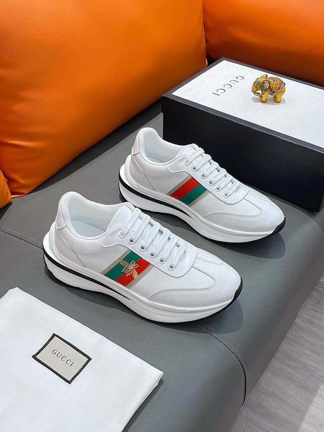 商品名称：Gucci 古驰 正规码数 38-44 休闲鞋 商品材料：精选 牛皮鞋面，柔软羊皮内里；原厂大底。