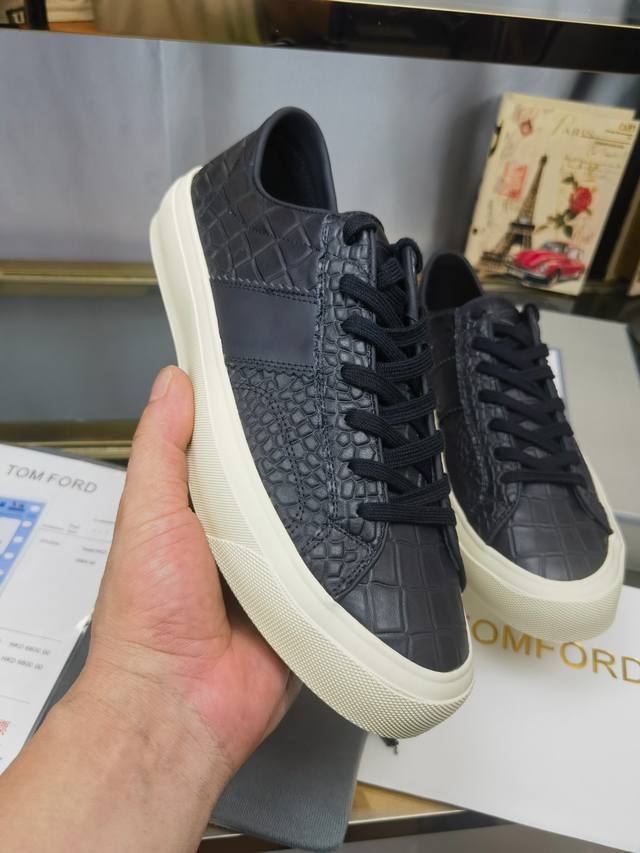 出厂价 汤姆 Tom Ford 美国复古轻奢款size：39-45Tom Ford来自欧美品牌，贸易原单，国内罕见，不易撞款 春夏穿到秋冬，跨越温差限制，又能驾