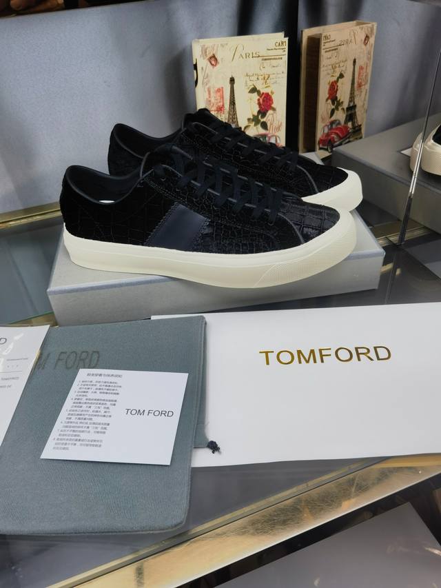 出厂价 汤姆 Tom Ford 美国复古轻奢款size：39-45Tom Ford来自欧美品牌，贸易原单，国内罕见，不易撞款 春夏穿到秋冬，跨越温差限制，又能驾