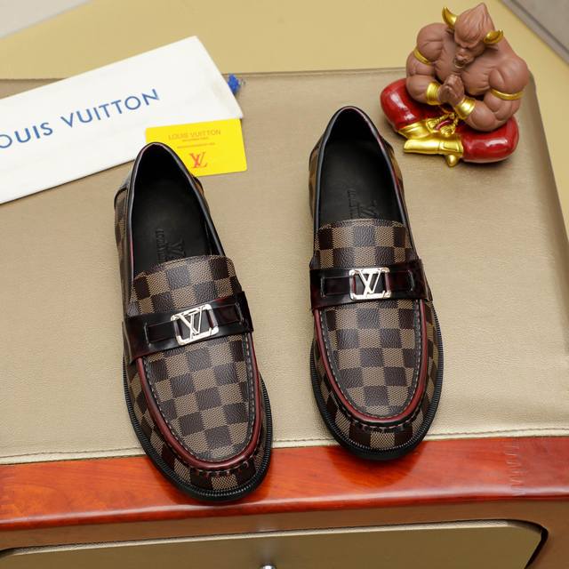 工厂价 Louis Vuitton 路易威登 新款官网爆款！原版一比一复刻，那种沉稳内涵儒雅的品味无法言喻的开启时尚鞋履的旅程从容应对各种场合！大牌的气势不言而