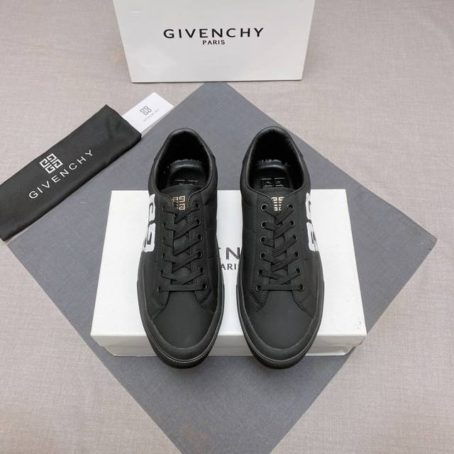 Gvx 纪梵希 新品板鞋牛皮city运动鞋 采用进口牛皮打造，鞋面5D打印 鞋舌金属铭牌镌刻givench* Logo。内里进口羊皮打造 原版独立一体牛皮乳胶鞋