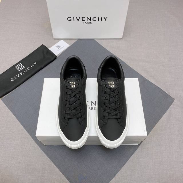 Gvx 新品板鞋牛皮city运动鞋 采用进口牛皮打造，鞋舌金属铭牌镌刻givench* Logo。内里进口羊皮打造 原版独立一体牛皮乳胶鞋垫，原版橡胶大底。码数