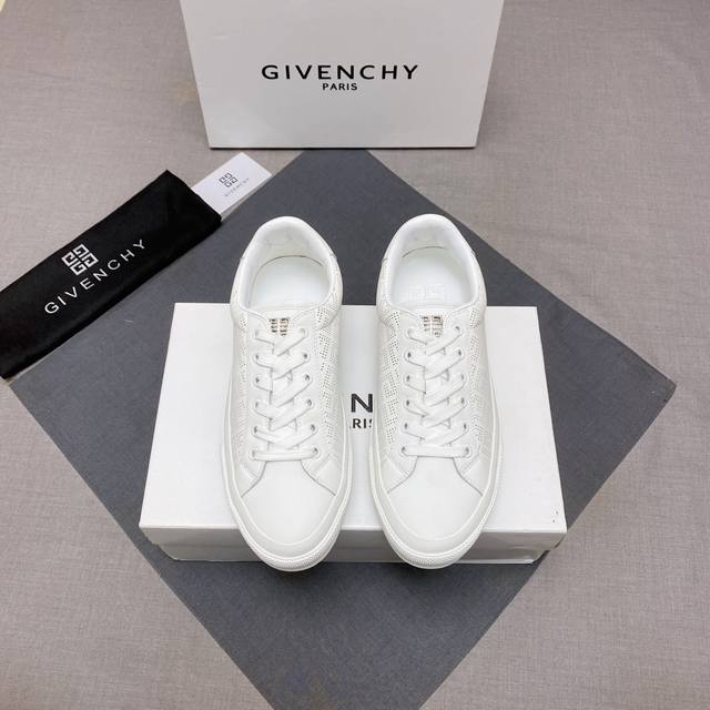 Gvx 新品板鞋牛皮city运动鞋 采用进口牛皮打造，鞋舌金属铭牌镌刻givench* Logo。内里进口羊皮打造 原版独立一体牛皮乳胶鞋垫，原版橡胶大底。码数