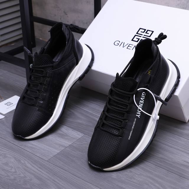 商品商标：Givenchy 纪梵希 休闲鞋 正码码数 38-44 商品材料：精选冲孔牛皮透气鞋面 猪皮内里 原版大底