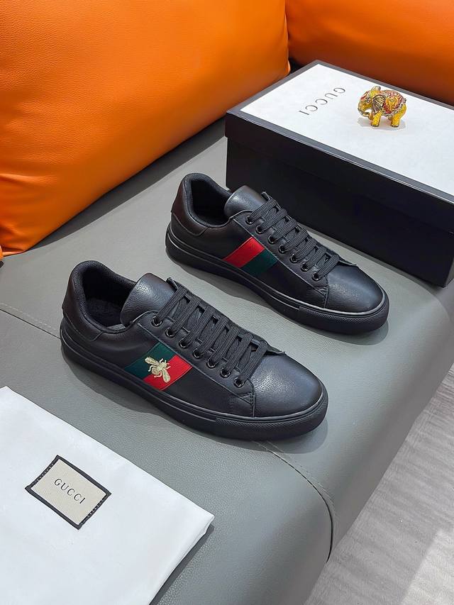 商品名称：Gucci 古驰 正规码数 38-44 休闲鞋 商品材料：精选 牛皮鞋面，柔软羊皮内里；原厂大底。