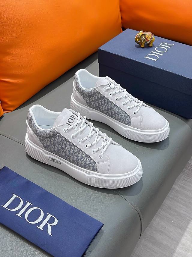 商品名称：Dior 迪奥 正规码数 38-44 休闲鞋 商品材料：精选 牛皮鞋面，柔软羊皮内里；原厂大底。