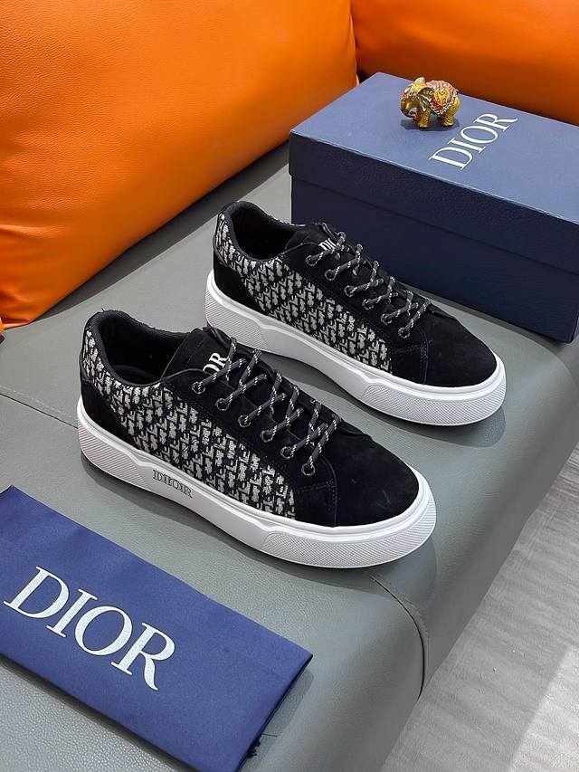 商品名称：Dior 迪奥 正规码数 38-44 休闲鞋 商品材料：精选 牛皮鞋面，柔软羊皮内里；原厂大底。