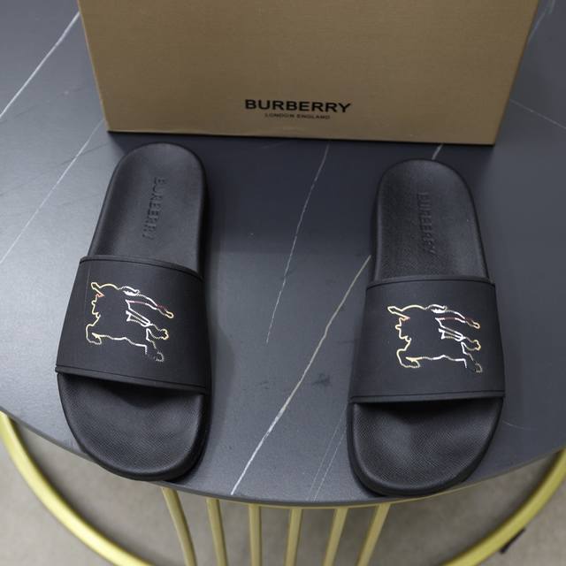 出厂价 Burberry 巴宝莉拖鞋新款上市完美做工！完美造型顶级品质防滑耐磨tpu大底百搭舒服鞋，标准尺码38-44 45-46-47可定做