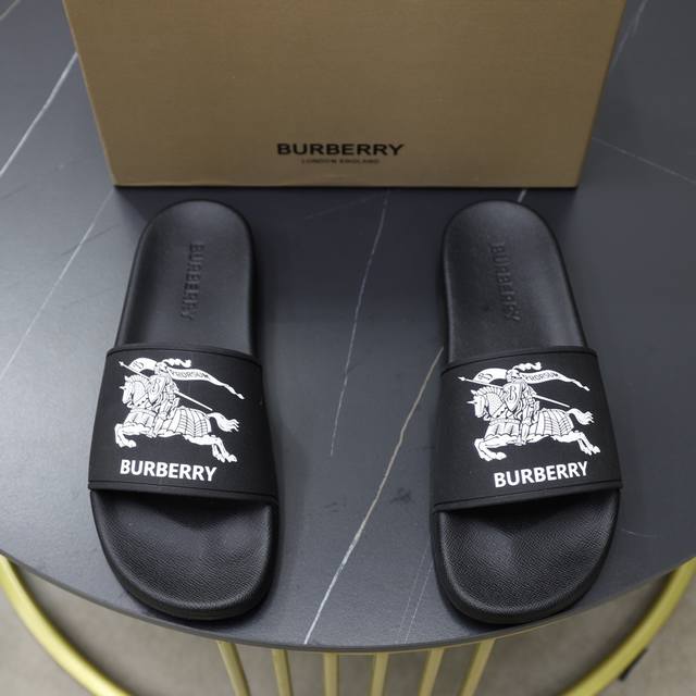 出厂价 Burberry 巴宝莉拖鞋新款上市完美做工！完美造型顶级品质防滑耐磨tpu大底百搭舒服鞋，标准尺码38-44 45-46-47可定做