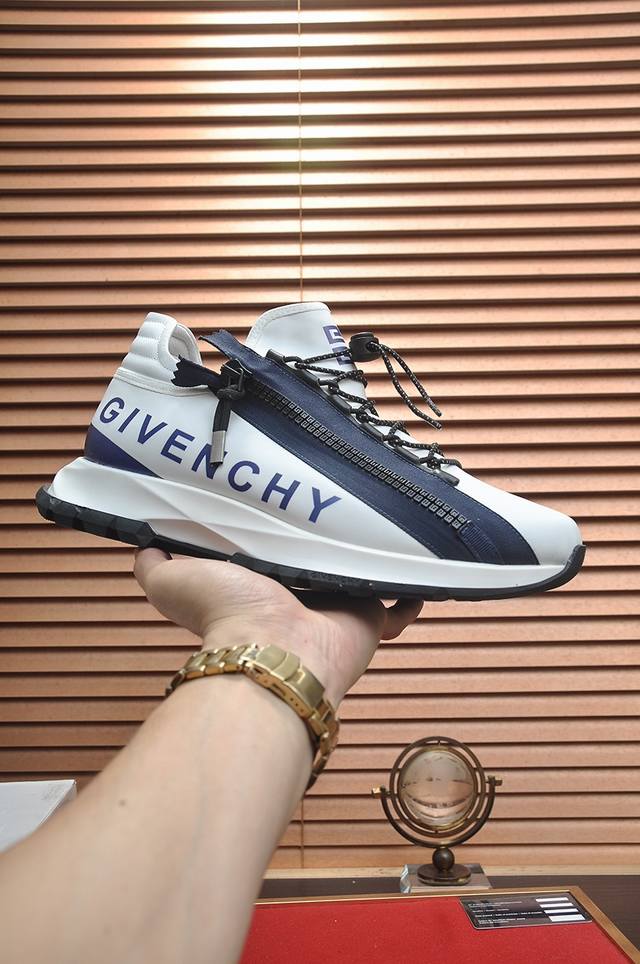 出厂价 Givenchy.纪梵希 专柜同步发售鞋面：意大利进口品牌logo印花布匹 尽显奢华，透气猪皮内里加上双层组合，脚感舒适，鞋底：原厂特供气垫大底，轻便，