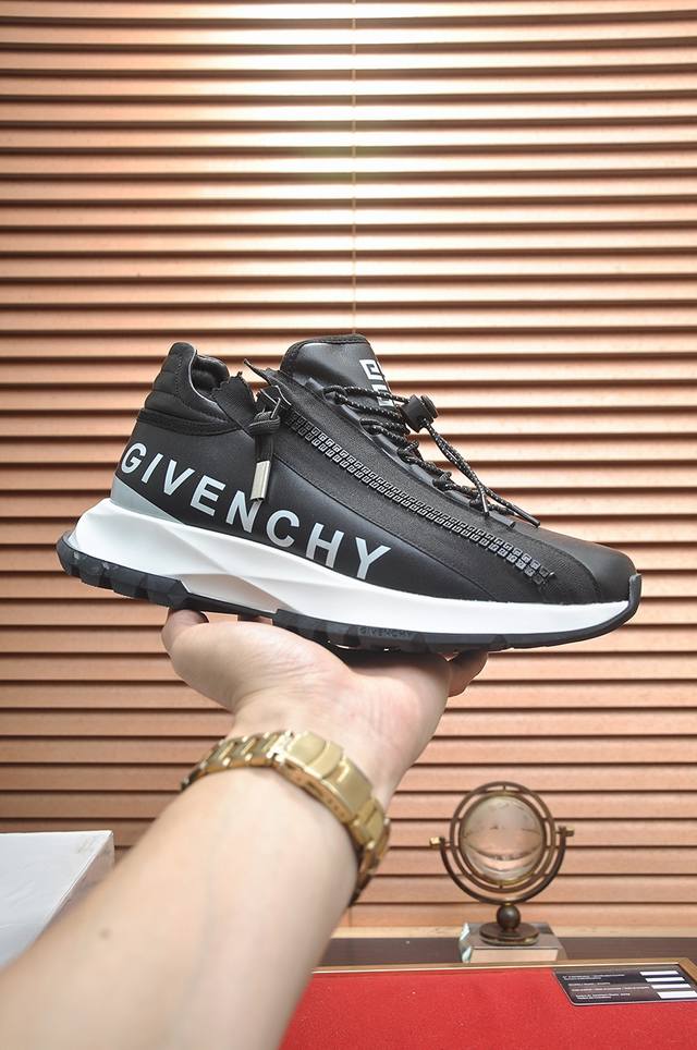 出厂价 Givenchy.纪梵希 专柜同步发售鞋面：意大利进口品牌logo印花布匹 尽显奢华，透气猪皮内里加上双层组合，脚感舒适，鞋底：原厂特供气垫大底，轻便，