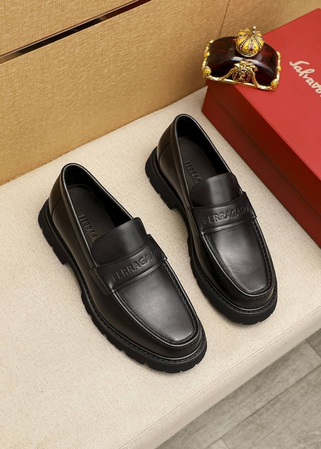 商品商标：Ferragamo 菲拉格慕 休闲皮鞋 正码码数 38-44 45.46订制 商品材料：精选 进口头层小牛皮鞋面，进口水染牛皮内里。强烈立体视觉效果，