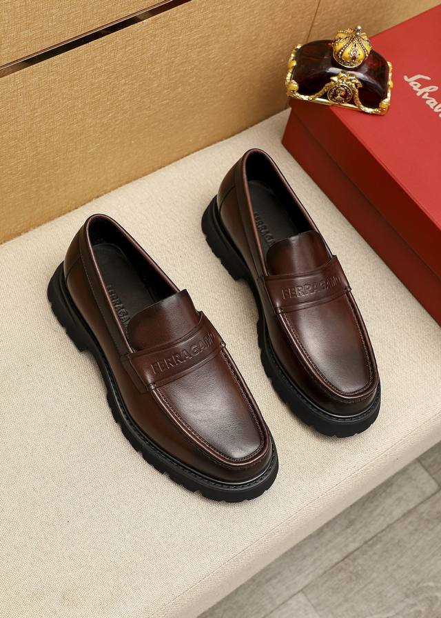 商品商标：Ferragamo 菲拉格慕 休闲皮鞋 正码码数 38-44 45.46订制 商品材料：精选 进口头层小牛皮鞋面，进口水染牛皮内里。强烈立体视觉效果，