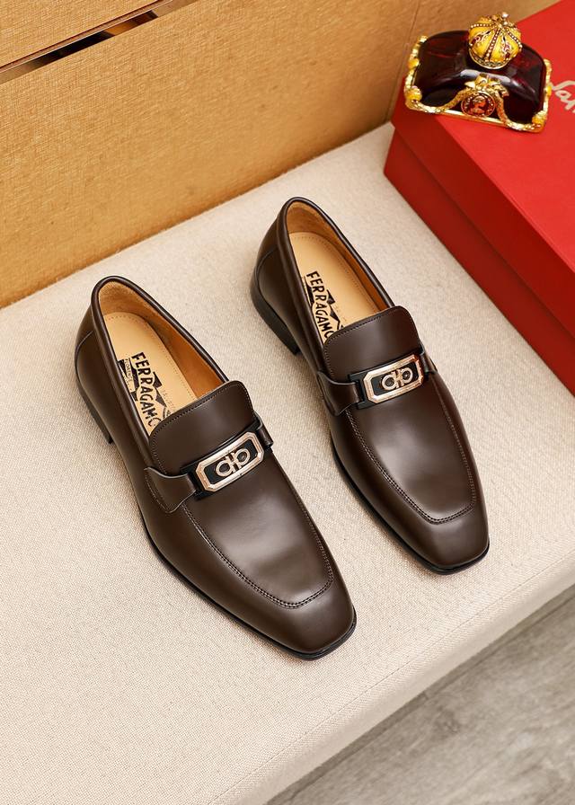 商品商标：Ferragamo 菲拉格慕 休闲皮鞋 正码码数 38-44 45.46订制 商品材料：精选 进口头层开边珠牛皮压花鞋面+原版五金扣，进口水染牛皮内里 - 点击图像关闭