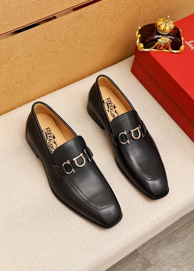 商品商标：Ferragamo 菲拉格慕 休闲皮鞋 正码码数 38-44 45.46订制 商品材料：精选 进口头层小牛皮鞋面+原版五金扣，进口水染牛皮内里。强烈立 - 点击图像关闭