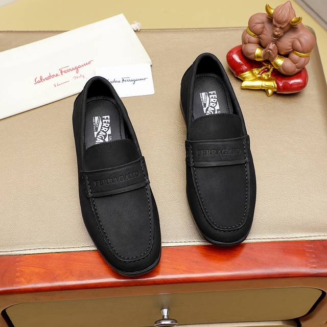 工厂价 菲拉格幕 Ferragamo 新款男士休闲套脚鞋官网原版1:1开模，原单品质做工精细，高端奢华鞋面采用进口意大利头层牛皮奢华水染皮内里橡胶耐磨防滑大底，