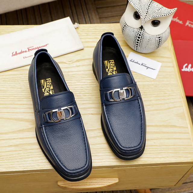 工厂价 菲拉格幕 Ferragamo 新款男士休闲套脚鞋官网原版1:1开模，原单品质做工精细，高端奢华鞋面采用进口意大利头层牛皮皮内里橡胶耐磨防滑大底，穿着透气