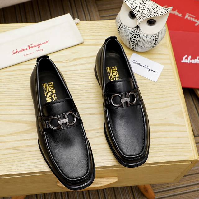 工厂价 菲拉格幕 Ferragamo 新款男士休闲套脚鞋官网原版1:1开模，原单品质做工精细，高端奢华鞋面采用进口意大利头层牛皮皮内里橡胶耐磨防滑大底，穿着透气