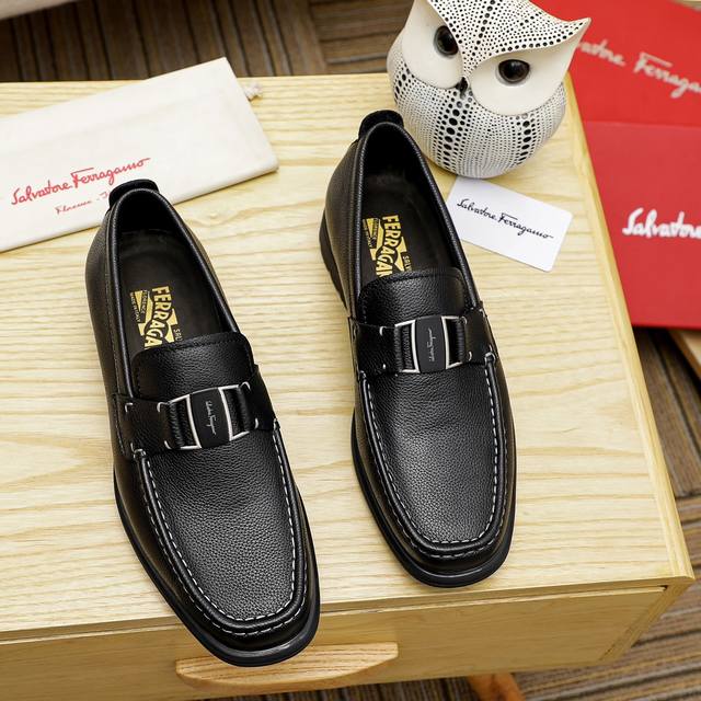 工厂价 菲拉格幕 Ferragamo 新款男士休闲套脚鞋官网原版1:1开模，原单品质做工精细，高端奢华鞋面采用进口意大利头层牛皮皮内里橡胶耐磨防滑大底，穿着透气