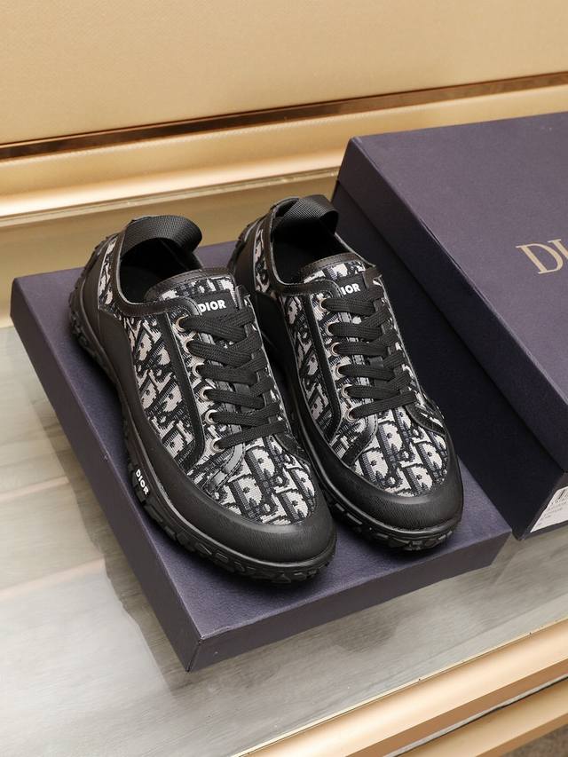 工厂 Dior 高端顶级代购专柜同步发售，意大利原版 品牌图腾布匹车缝品牌布标 撘配小牛皮 凸显高端 贵气 档次 做工考究 原版内里 鞋底：原厂特供原版大底大底