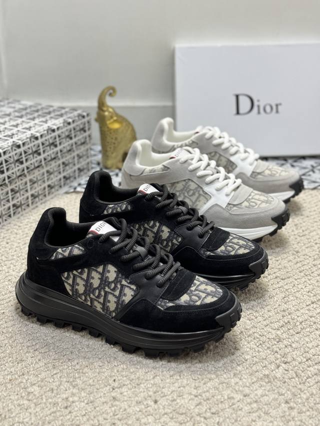 出厂价 实价 顶级原单-Dior 迪奥 低帮b02休闲运动鞋，采用头层牛皮精心制作搭配特质面料，舒适透气~橡胶鞋底、提升格调。时尚百搭，可为各式造型增光添彩。塑