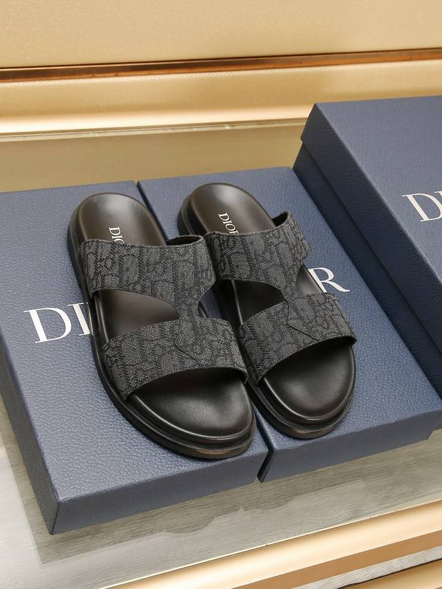 工厂 Dior 迪奥托鞋官网1:1开模定制，升级版大底，更轻便，防滑。鞋面品牌图腾布匹，品牌组合大底市场顶级品质，时尚主打潮流，百搭爆款，简单不失品味，码数38