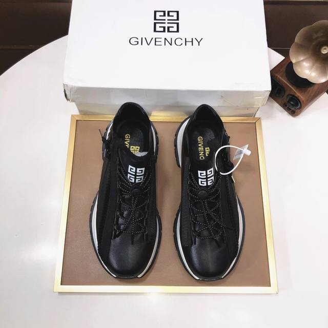 工厂批 Givenchy.纪梵希 专柜同步发售鞋面：意大利进口品牌logo印花布匹 尽显奢华，透气猪皮内里加上双层组合，脚感舒适，鞋底：原厂特供气垫大底，轻便，