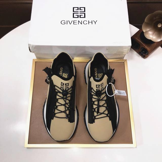 工厂批 Givenchy.纪梵希 专柜同步发售鞋面：意大利进口品牌logo印花布匹 尽显奢华，透气猪皮内里加上双层组合，脚感舒适，鞋底：原厂特供气垫大底，轻便，