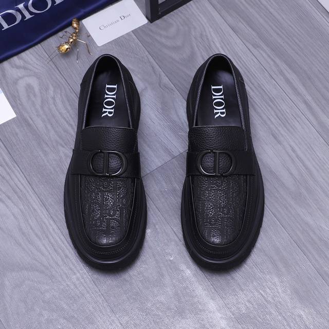 商品商标：Dior 迪奥 休闲套脚皮鞋 正码码数 38-44 45订做不退换 商品材料：精选荔纹牛皮鞋面 牛皮内里 原版大底