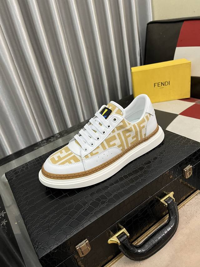 出厂价 Fendi 芬迪男士休闲鞋最新元素潮爆全球，官网火爆热卖，2024最新休闲鞋，原版版本，面料采用原版透气进口小牛皮进口羊皮内里原版大底，舒适以质量说话。