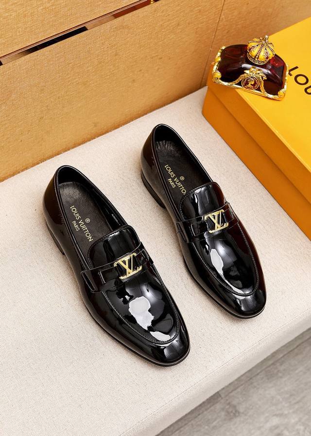 商品商标：Louis Vuitton 路易威登 休闲皮鞋 正码码数 38-44 45订制 商品材料：精选 进口头层漆皮鞋面+奢华五金扣，进口头层牛皮内里。强烈立 - 点击图像关闭