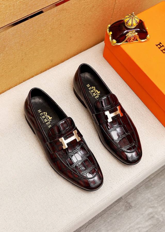 商品商标：Hermes 爱马仕 休闲皮鞋 正码码数 38-44 45订制 商品材料：精选 进口头层牛皮压花鞋面，进口水染牛皮内里。强烈立体视觉效果，橡胶大底 颜