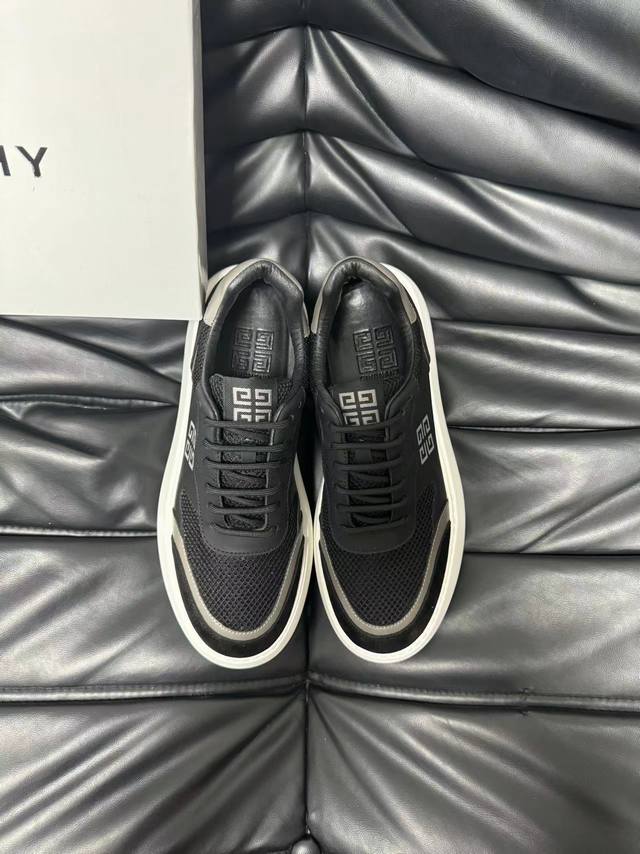 Givenchy 纪梵希 -高端品质 原单 -鞋面：纳帕小牛皮、进口丝光网布 -内里：水染进口羊皮 -大底：1：1超轻tpu原版复刻 -超高品控 做工精细：凸显 - 点击图像关闭